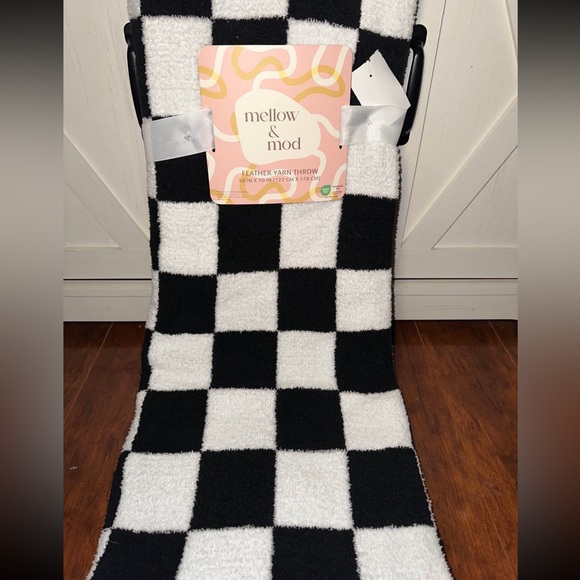 Black & White Checkered Throw Blanket - Picture 3 of 4